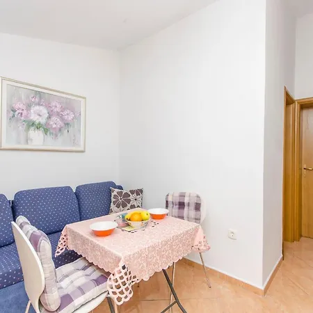 Anka Apartment Vir