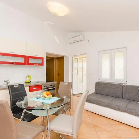 Anka Apartment *
