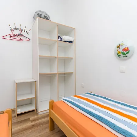 Anka Apartment Vir